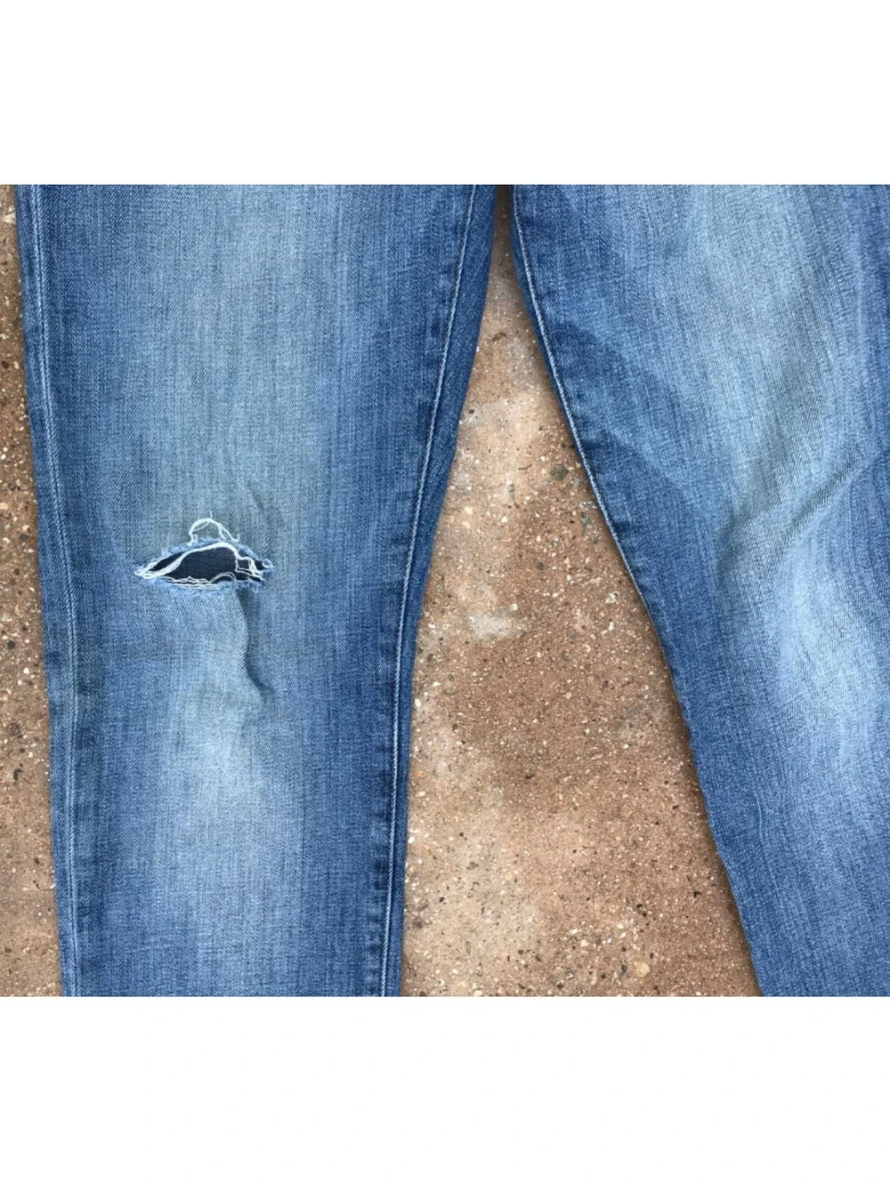 Frame Made in USA  L'Homme Slim-Fit Denim Blue Jeans Light Wash Mens 30x31 hole